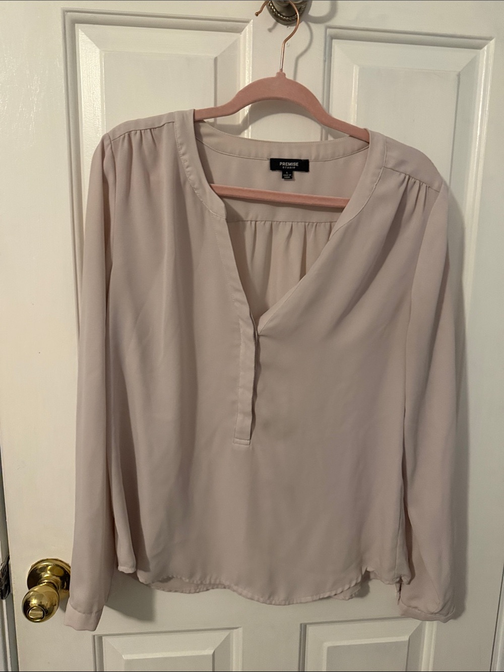 Premise Women's Long-Sleeve V-Neck Blouse in Light Taupe
